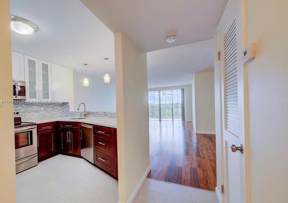 705-2 1 / 2 1036 sq. ft. $ 2025-10-26 0 Photo