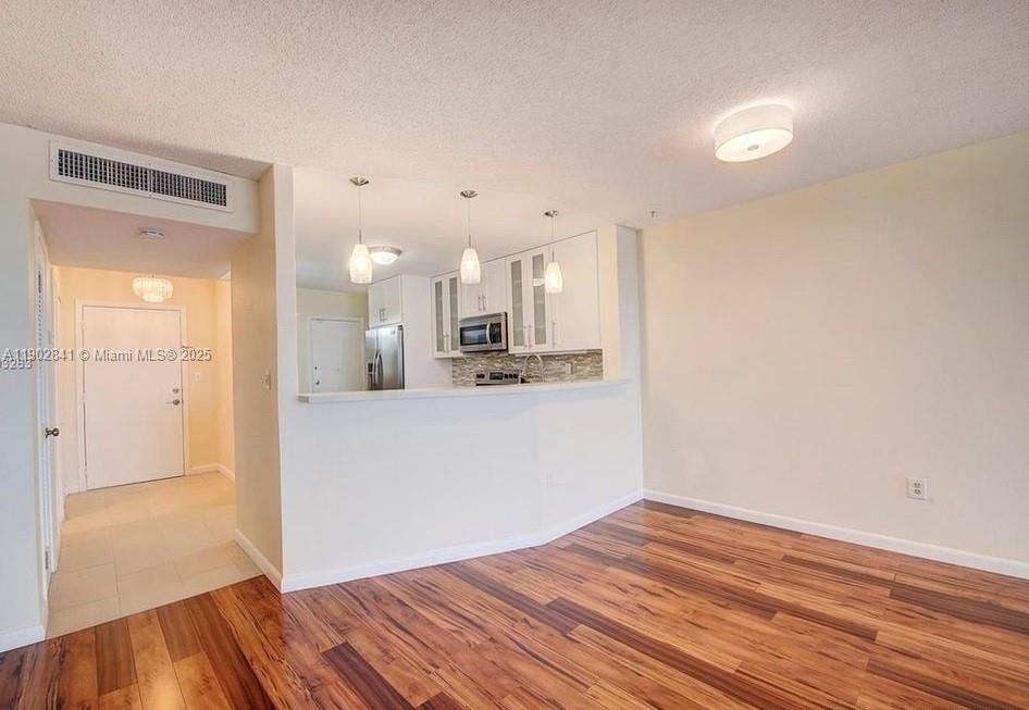 705-2 1 / 2 1036 sq. ft. $ 2025-10-26 0 Photo