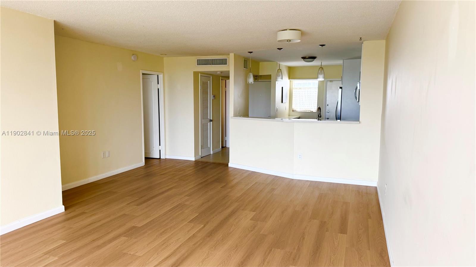 705-2 1 / 2 1036 sq. ft. $ 2025-10-26 0 Photo