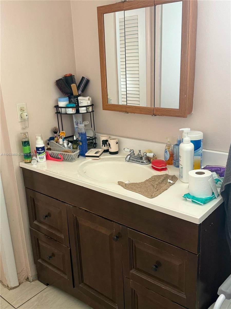 Ver detalles 715 1 / 1 793 sq. ft. $ 2026-05-18 0 foto