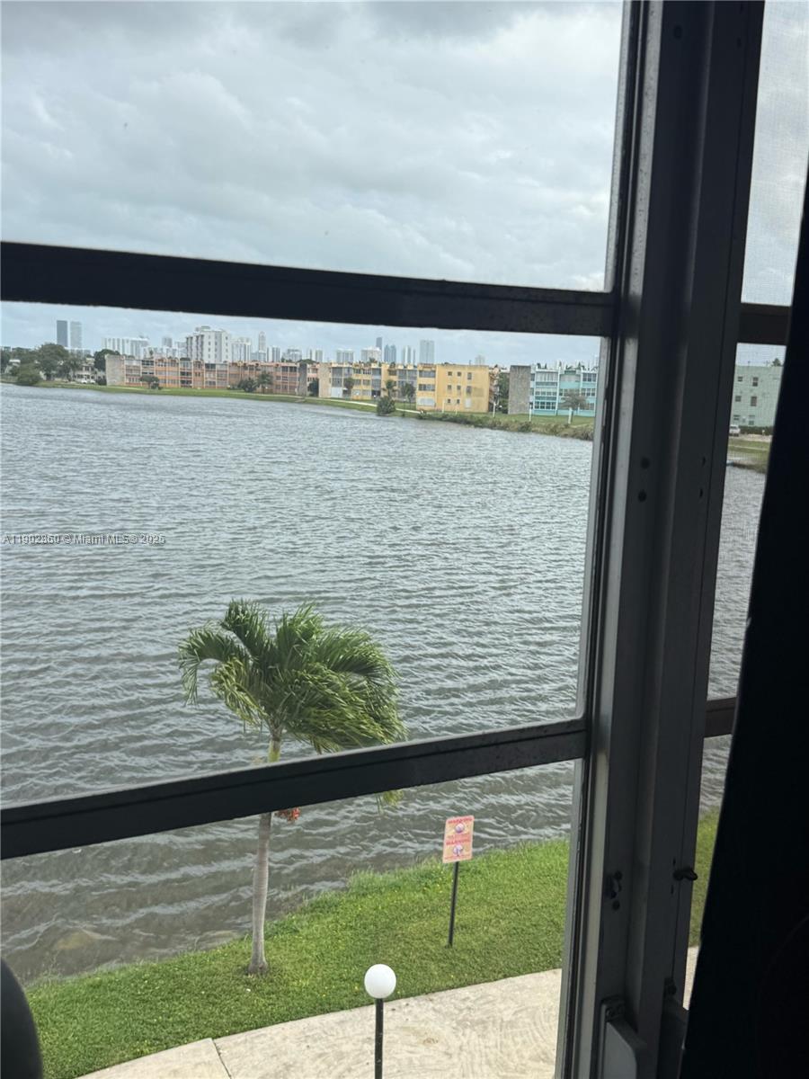 Ver detalles 715 1 / 1 793 sq. ft. $ 2026-05-18 0 foto
