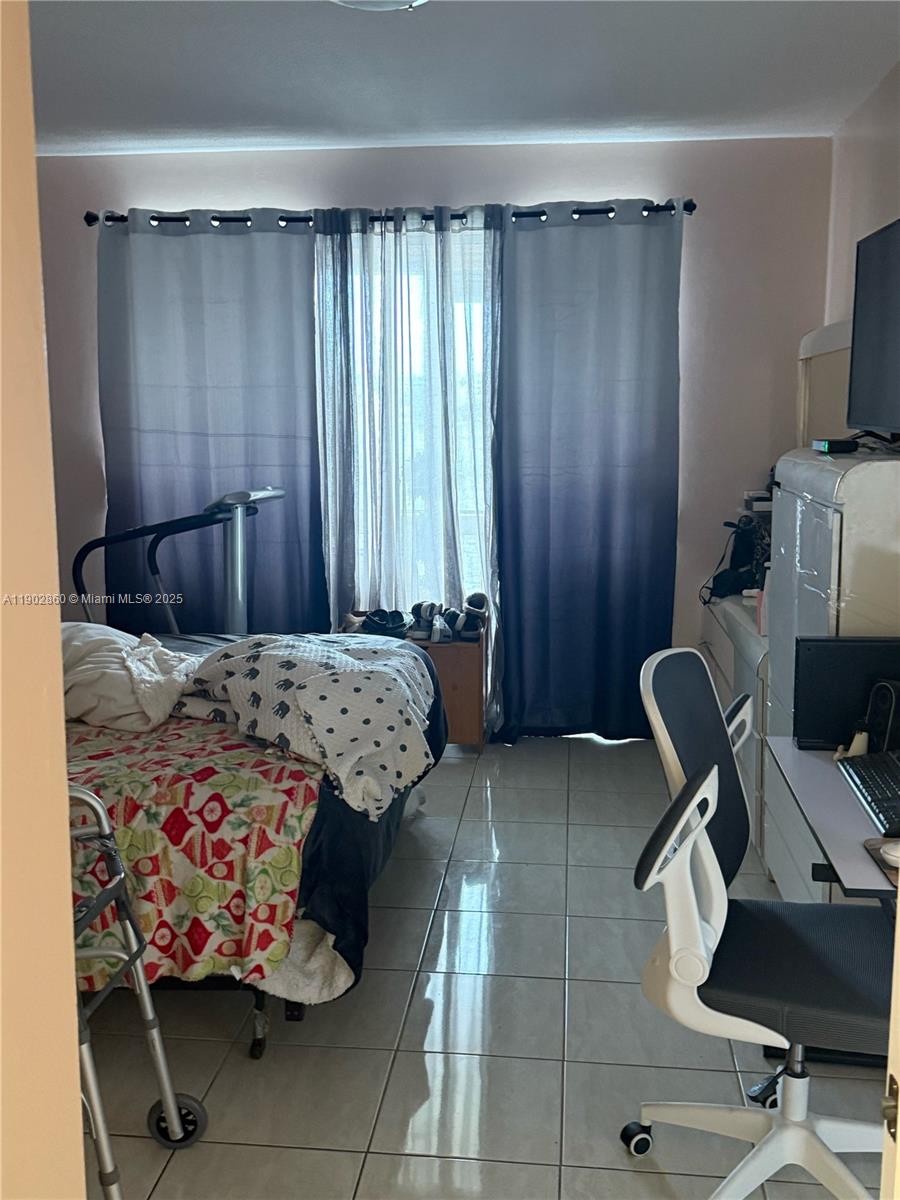 Ver detalles 715 1 / 1 793 sq. ft. $ 2026-05-18 0 foto