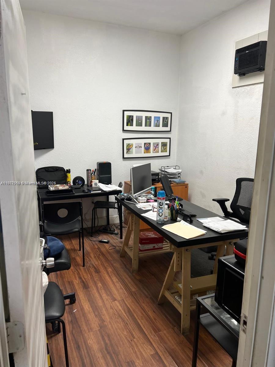   /   sq. ft. $ 2025-10-26 0 Photo