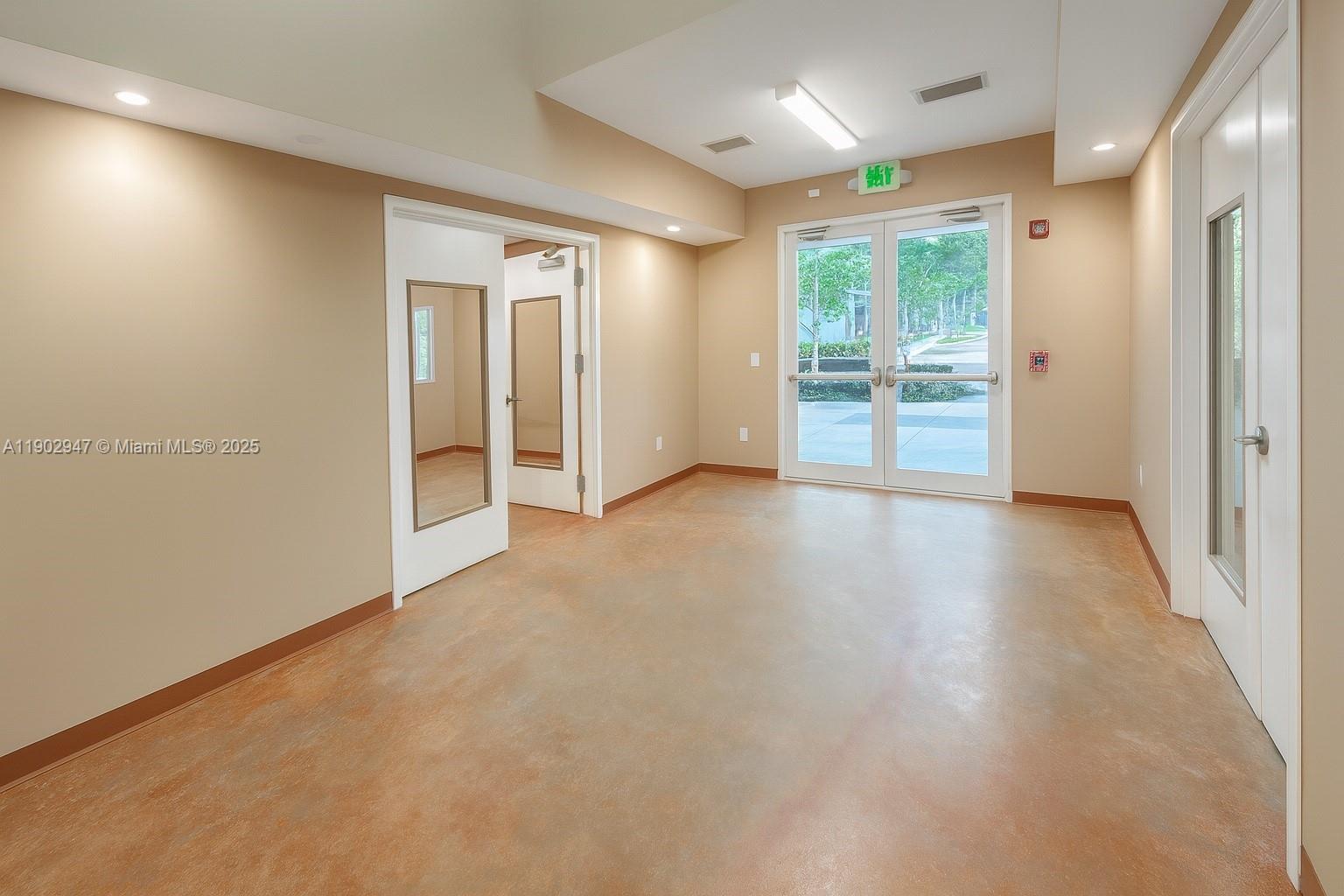 See details   /   sq. ft. $ 2025-10-27 0 Photo