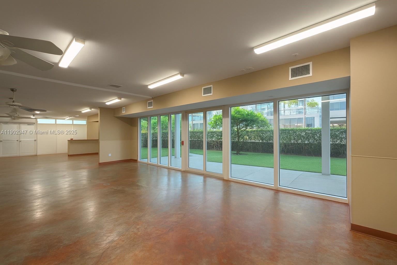 See details   /   sq. ft. $ 2025-10-27 0 Photo