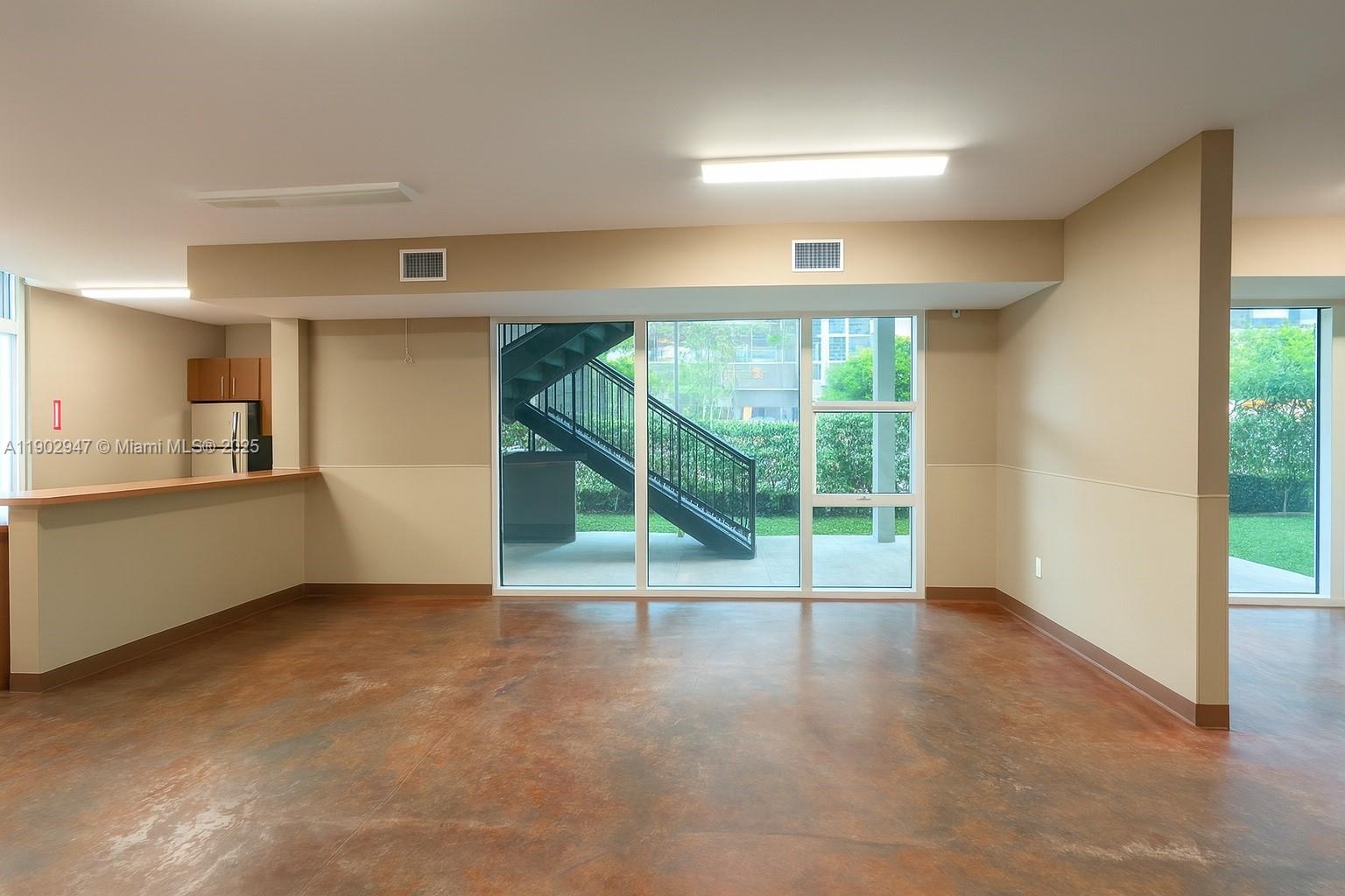 See details   /   sq. ft. $ 2025-10-27 0 Photo