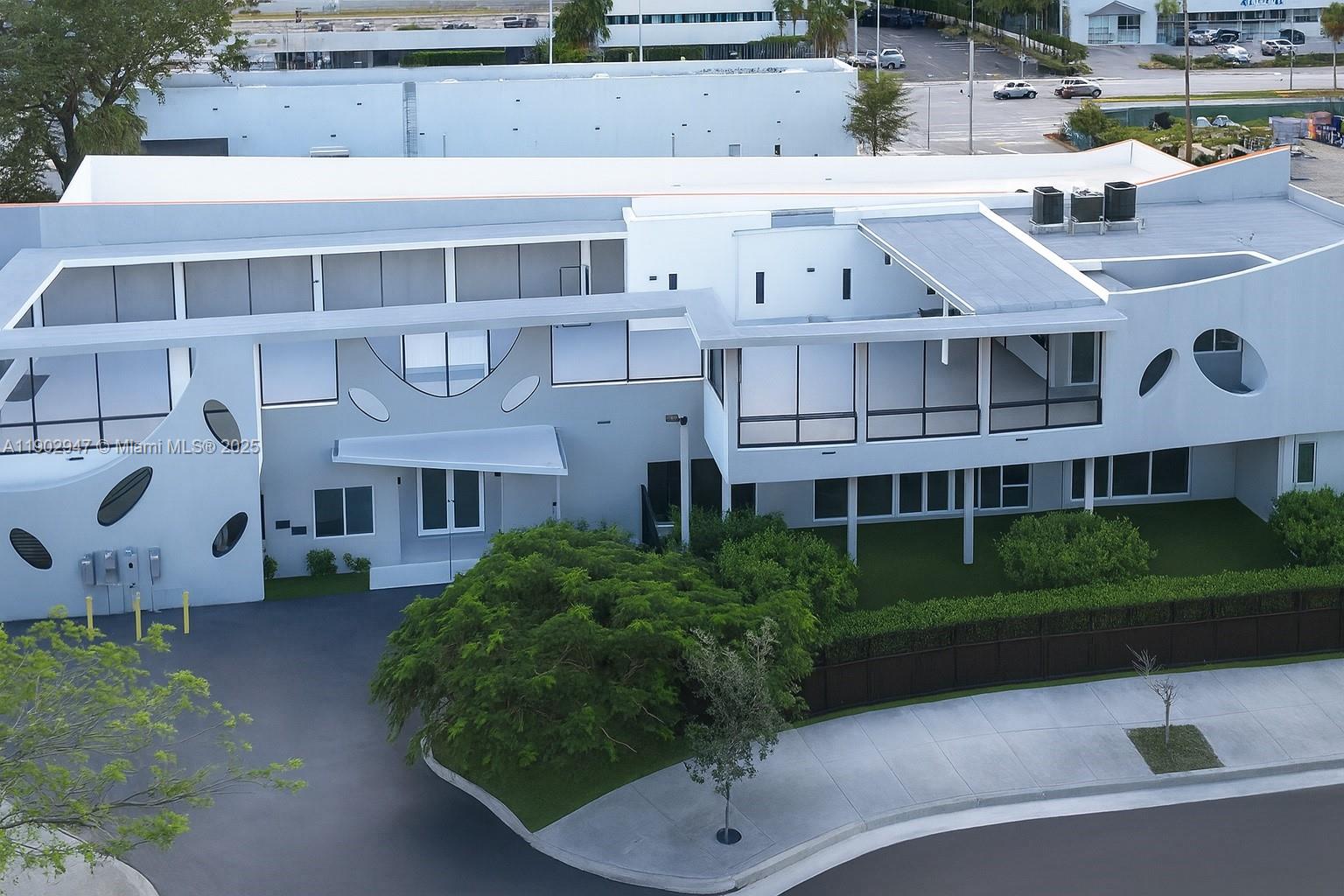 See details   /   sq. ft. $ 2025-10-27 0 Photo