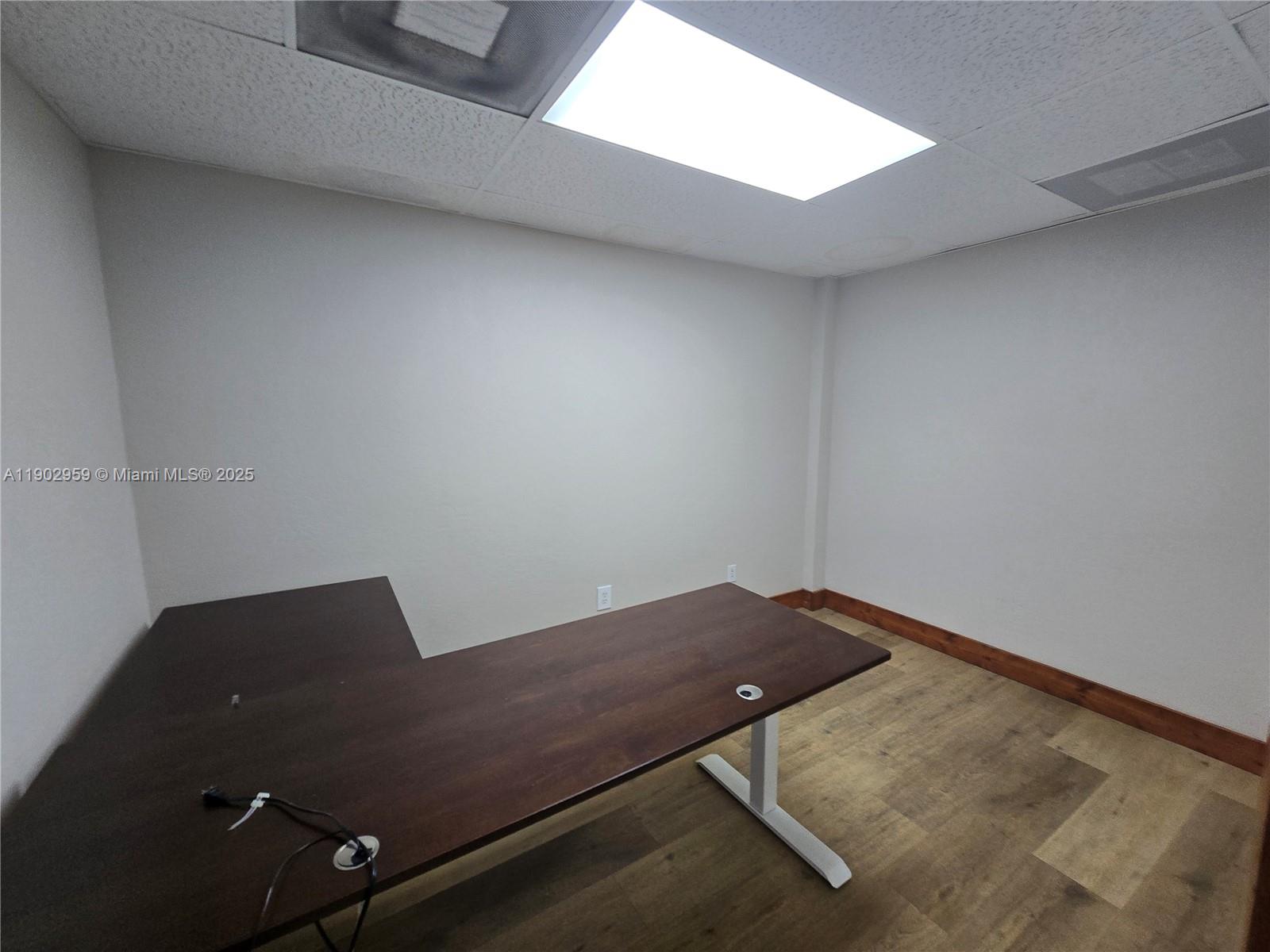 See details   /   sq. ft. $ 2025-10-27 0 Photo