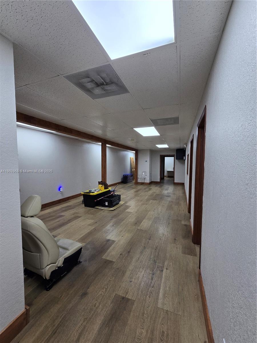 See details   /   sq. ft. $ 2025-10-27 0 Photo