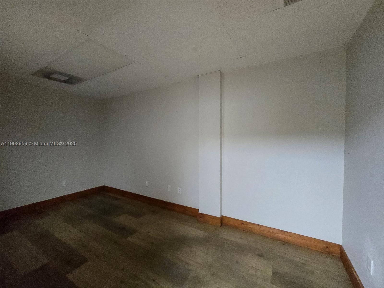 See details   /   sq. ft. $ 2025-10-27 0 Photo