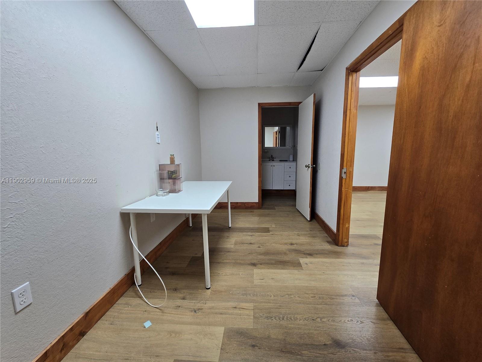 See details   /   sq. ft. $ 2025-10-27 0 Photo