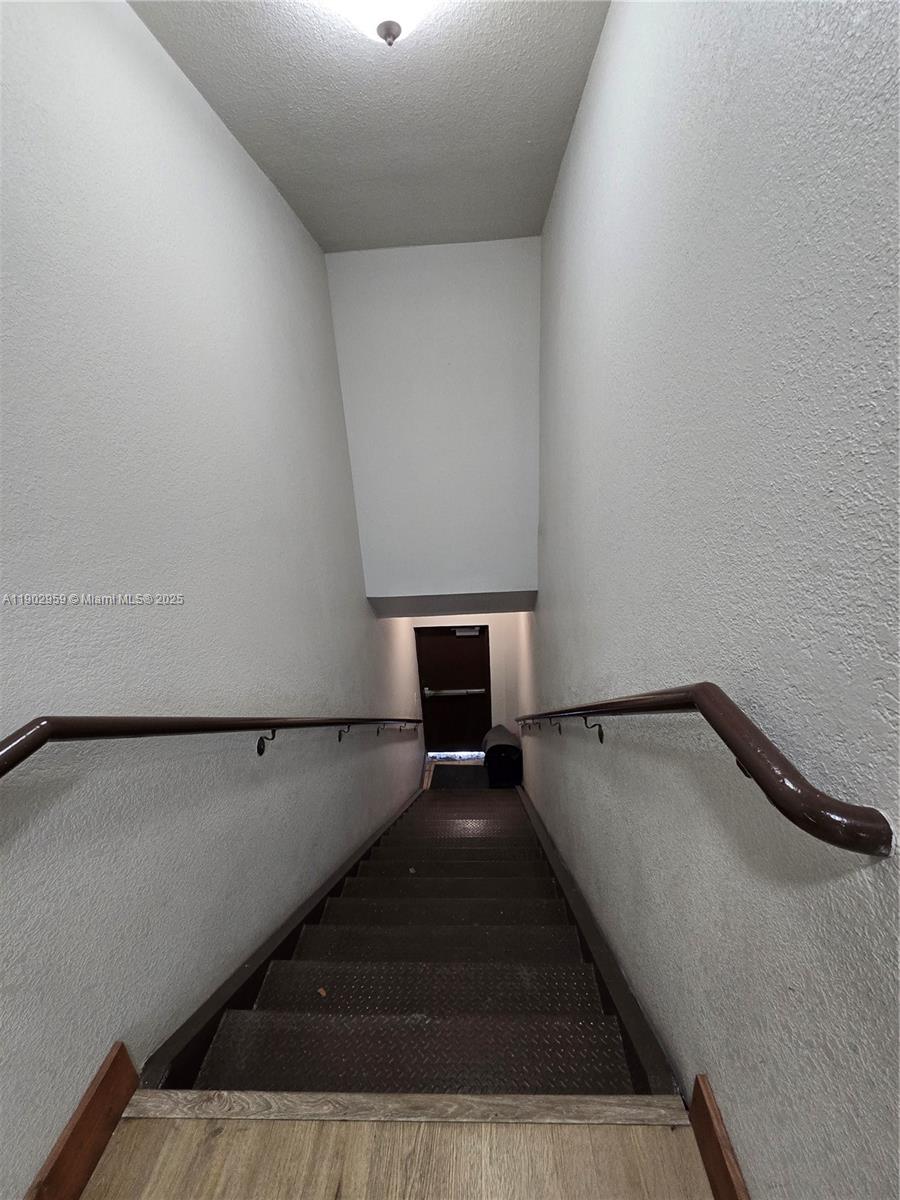 See details   /   sq. ft. $ 2025-10-27 0 Photo