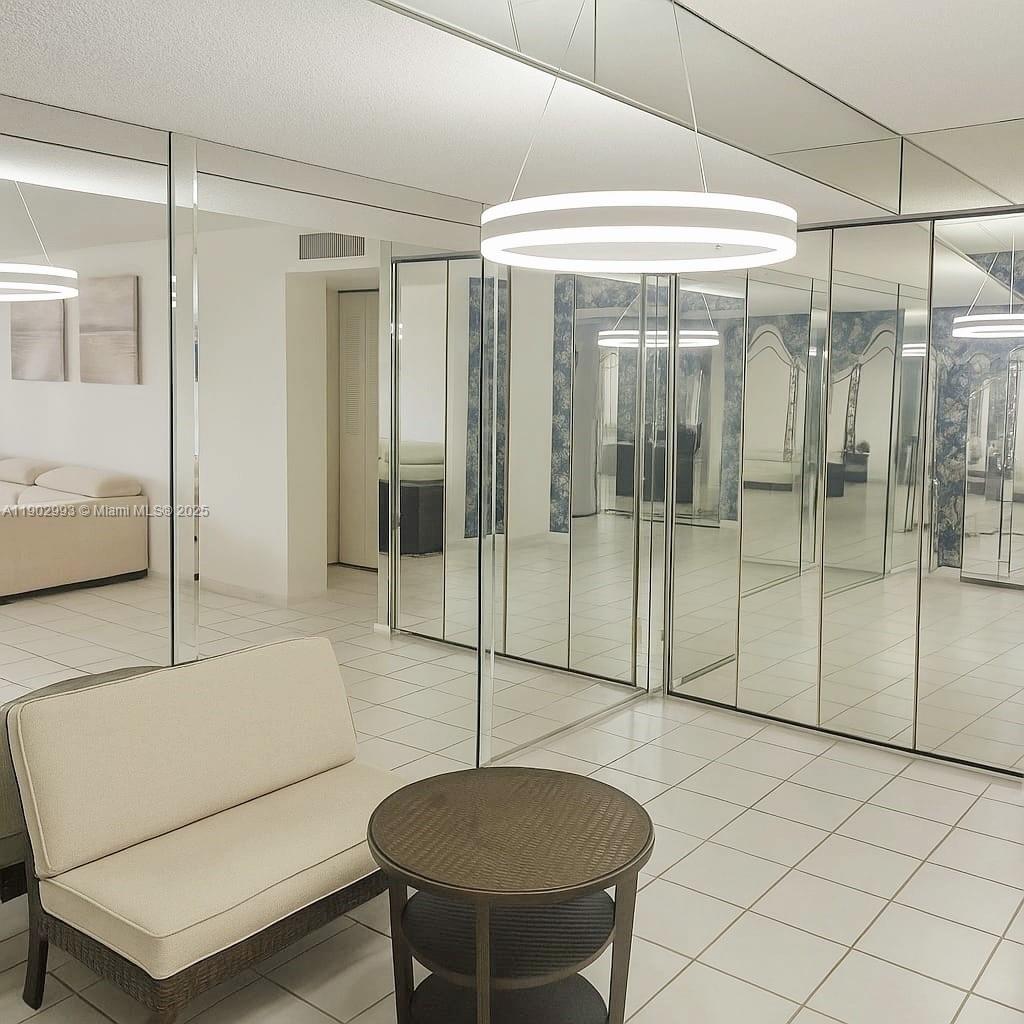 See details 409 2 / 2 1274 sq. ft. $ 2025-10-27 0 Photo