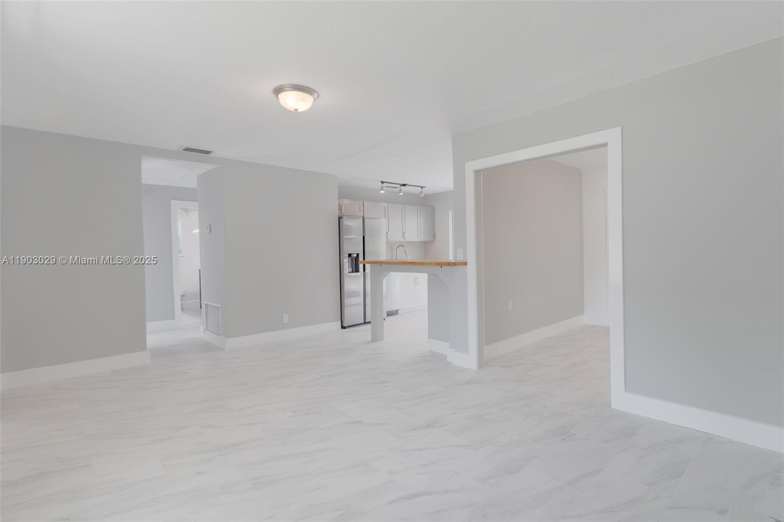 See details   /   sq. ft. $ 2025-10-27 0 Photo