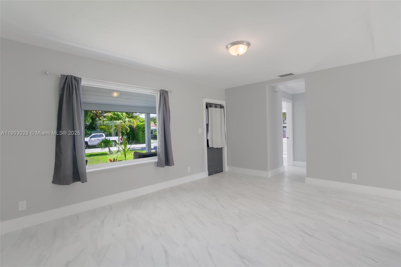 See details   /   sq. ft. $ 2025-10-27 0 Photo