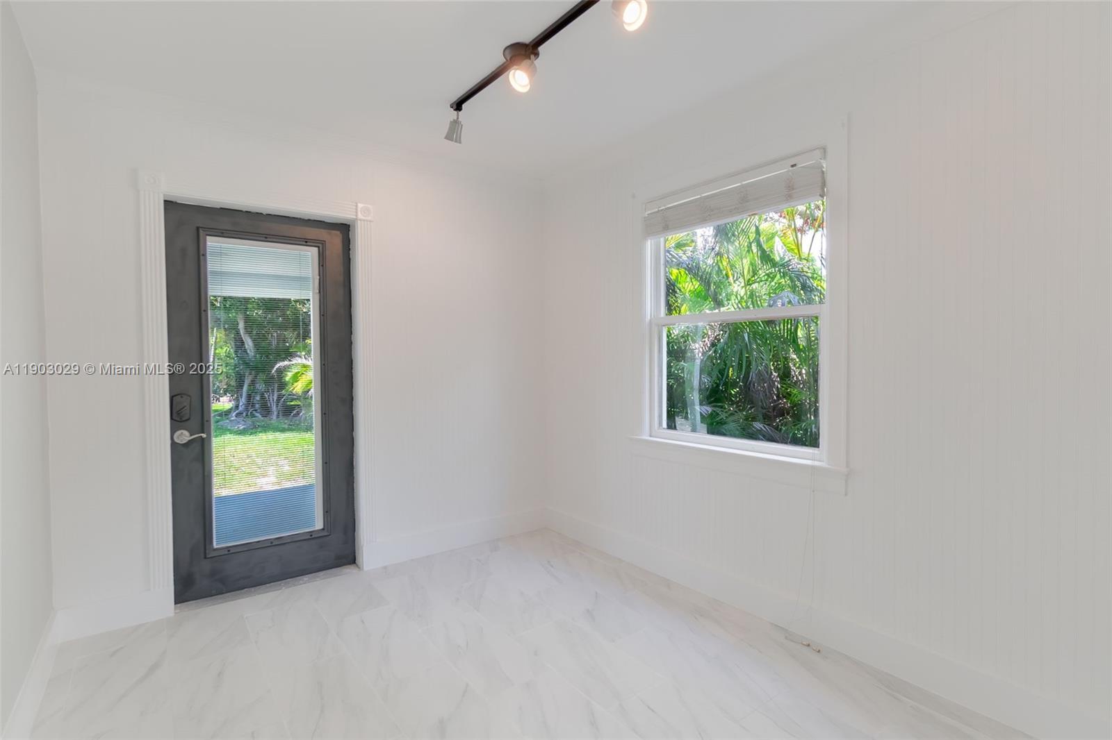 See details   /   sq. ft. $ 2025-10-27 0 Photo