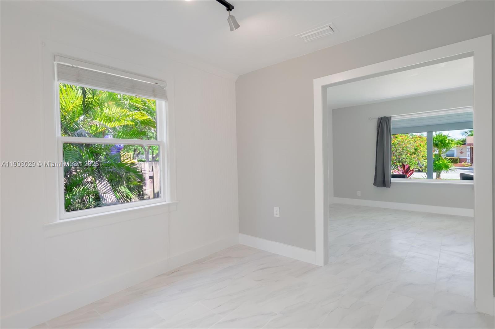 See details   /   sq. ft. $ 2025-10-27 0 Photo