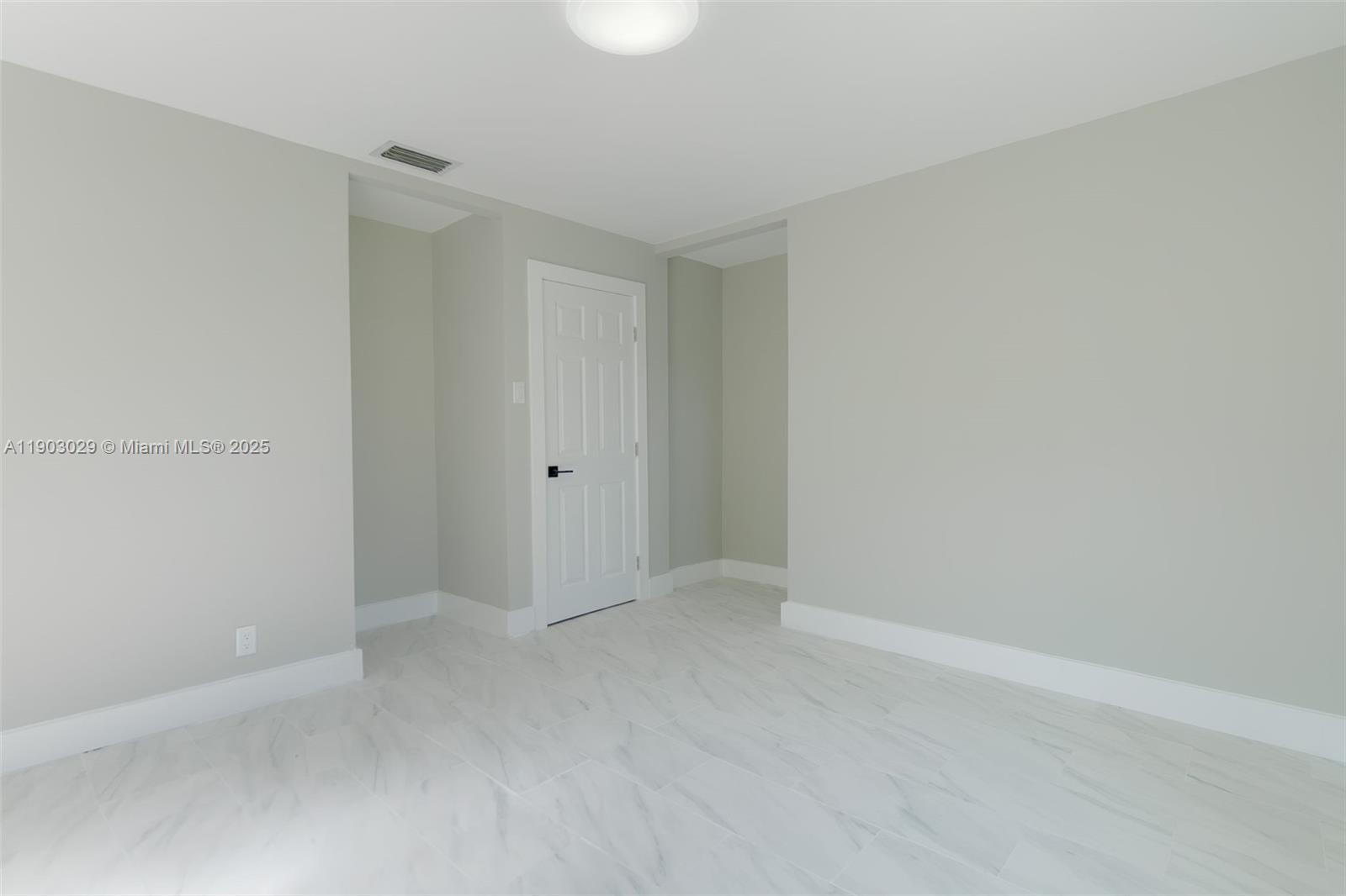 See details   /   sq. ft. $ 2025-10-27 0 Photo