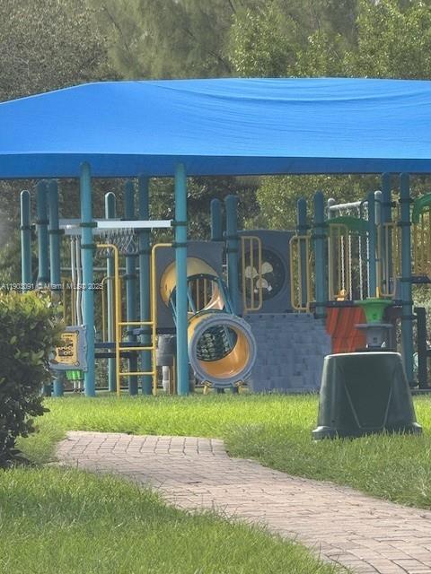 Photo of 1140 Lidflower St  (1140), Hollywood, Florida, 33019 - Playground