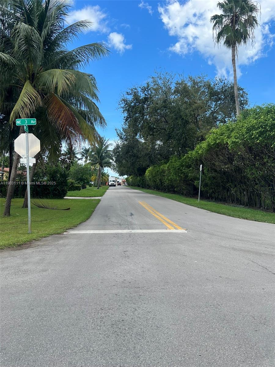 281 3 / 2 1140 sq. ft. $ 2025-10-27 0 Photo