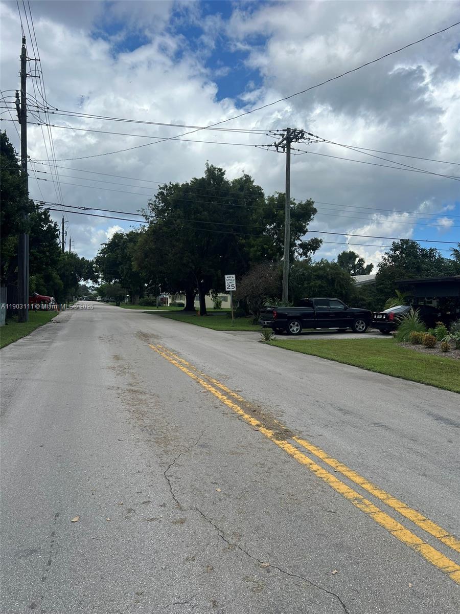 281 3 / 2 1140 sq. ft. $ 2025-10-27 0 Photo