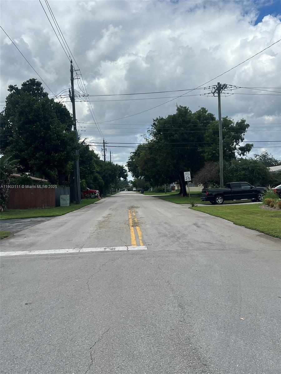 281 3 / 2 1140 sq. ft. $ 2025-10-27 0 Photo