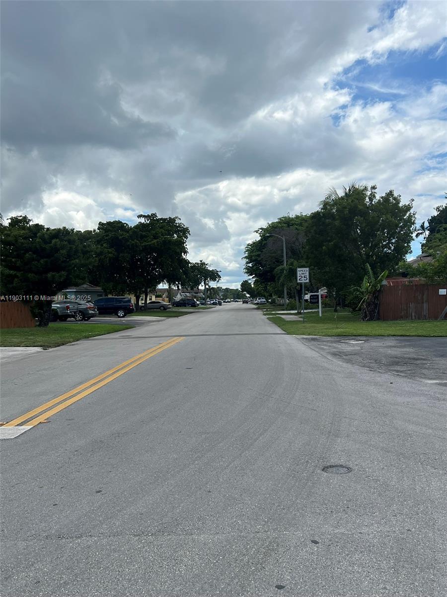 281 3 / 2 1140 sq. ft. $ 2025-10-27 0 Photo