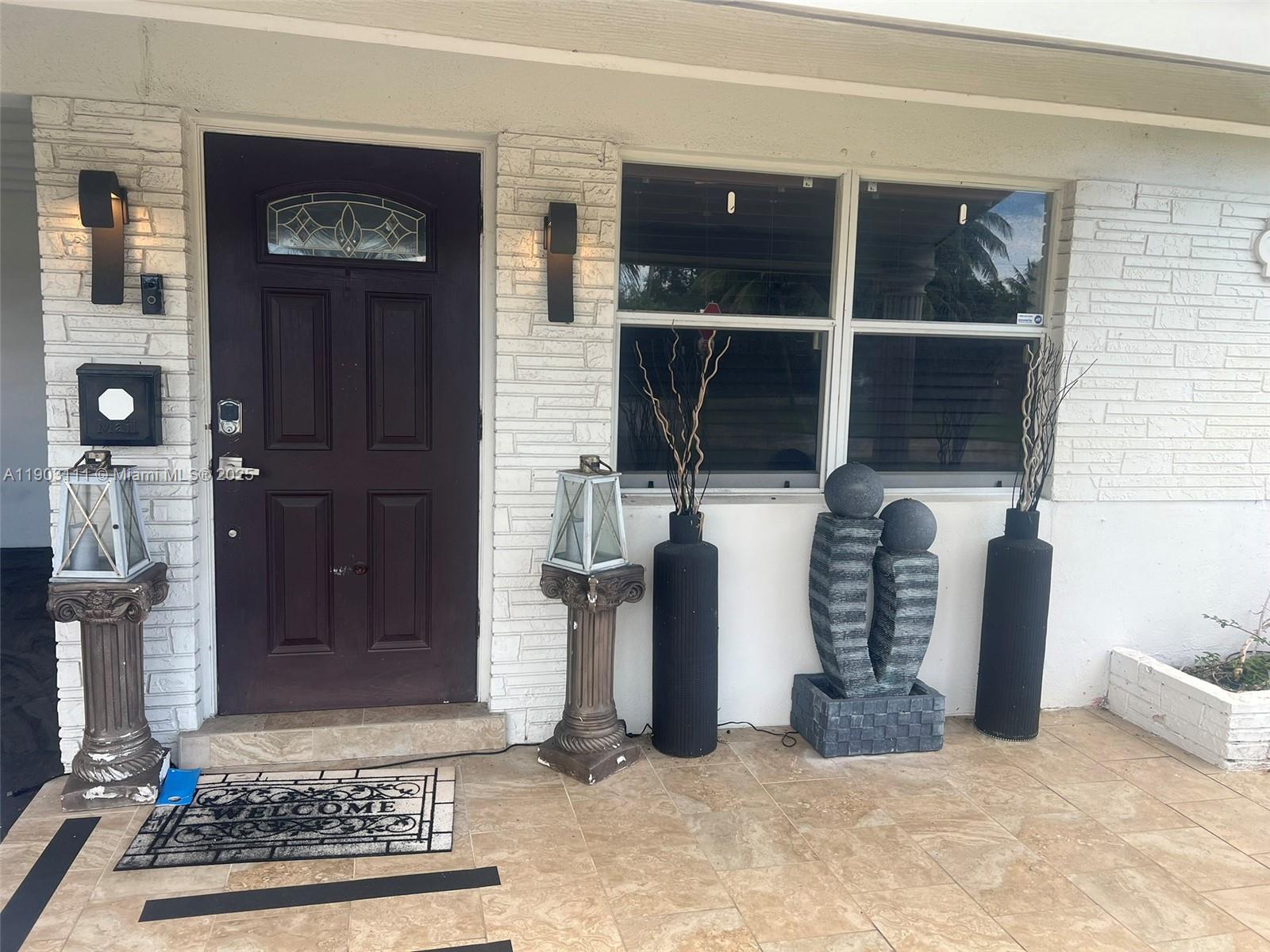 281 3 / 2 1140 sq. ft. $ 2025-10-27 0 Photo