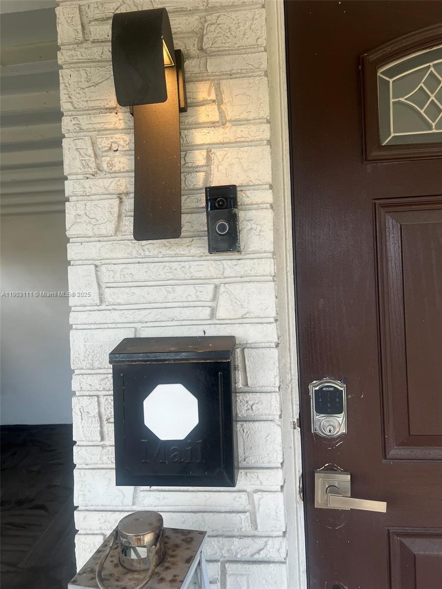 281 3 / 2 1140 sq. ft. $ 2025-10-27 0 Photo