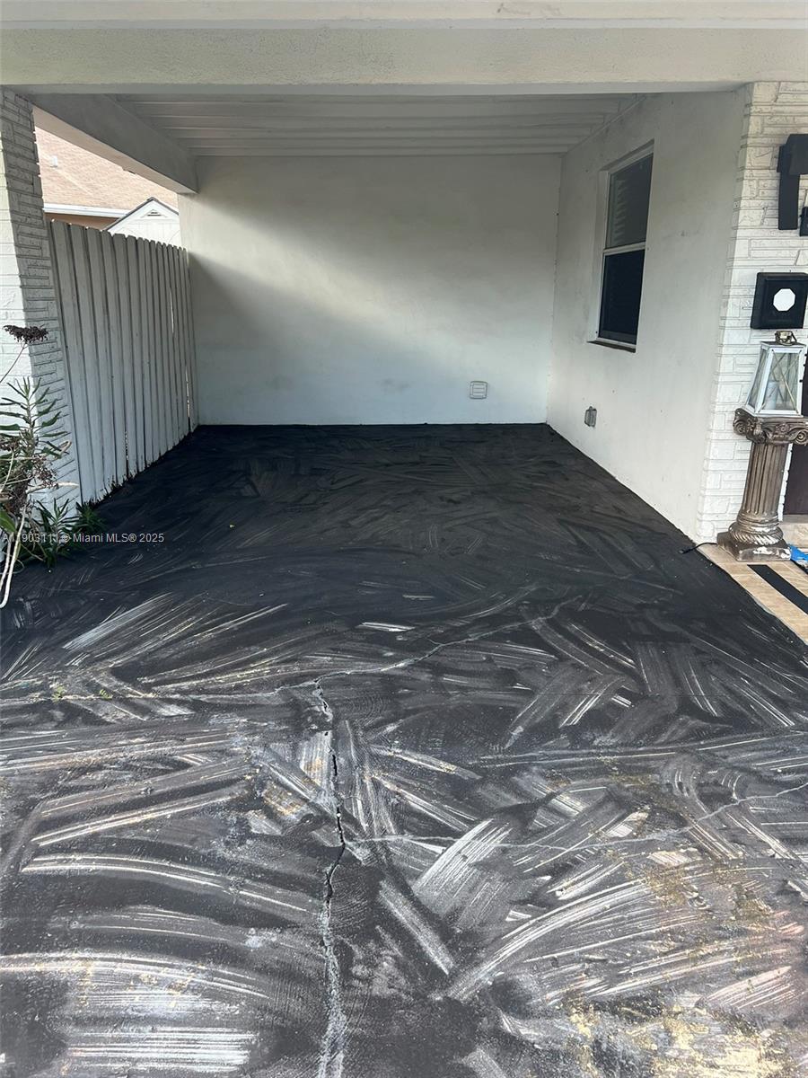 281 3 / 2 1140 sq. ft. $ 2025-10-27 0 Photo