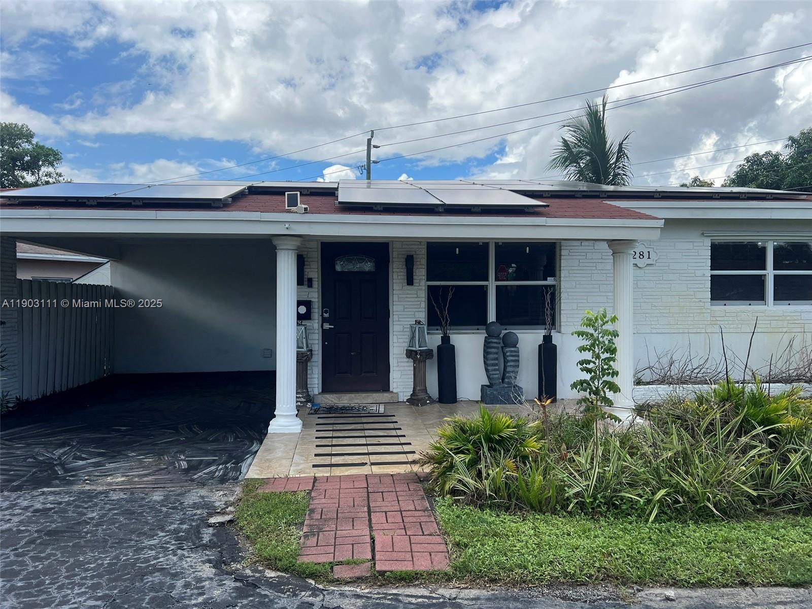 281 3 / 2 1140 sq. ft. $ 2025-10-27 0 Photo