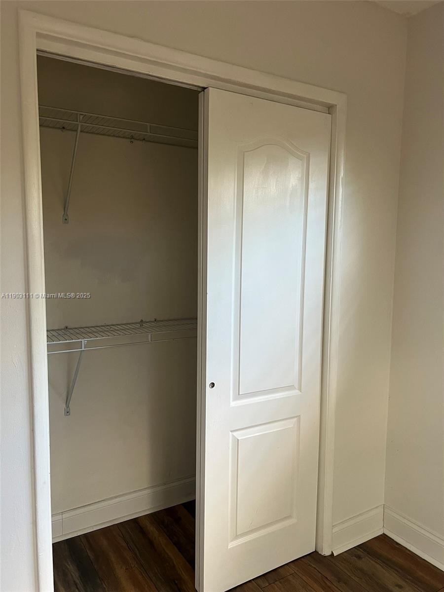 281 3 / 2 1140 sq. ft. $ 2025-10-27 0 Photo