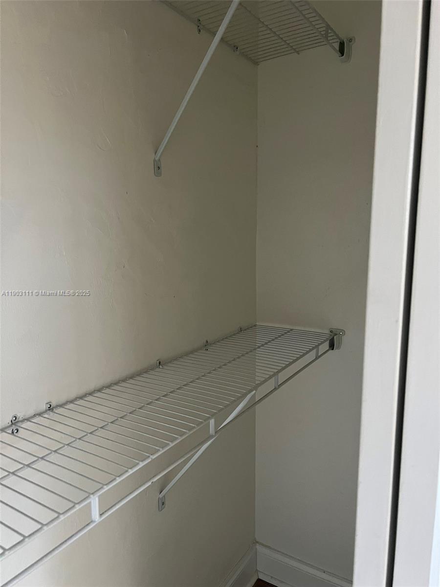 281 3 / 2 1140 sq. ft. $ 2025-10-27 0 Photo