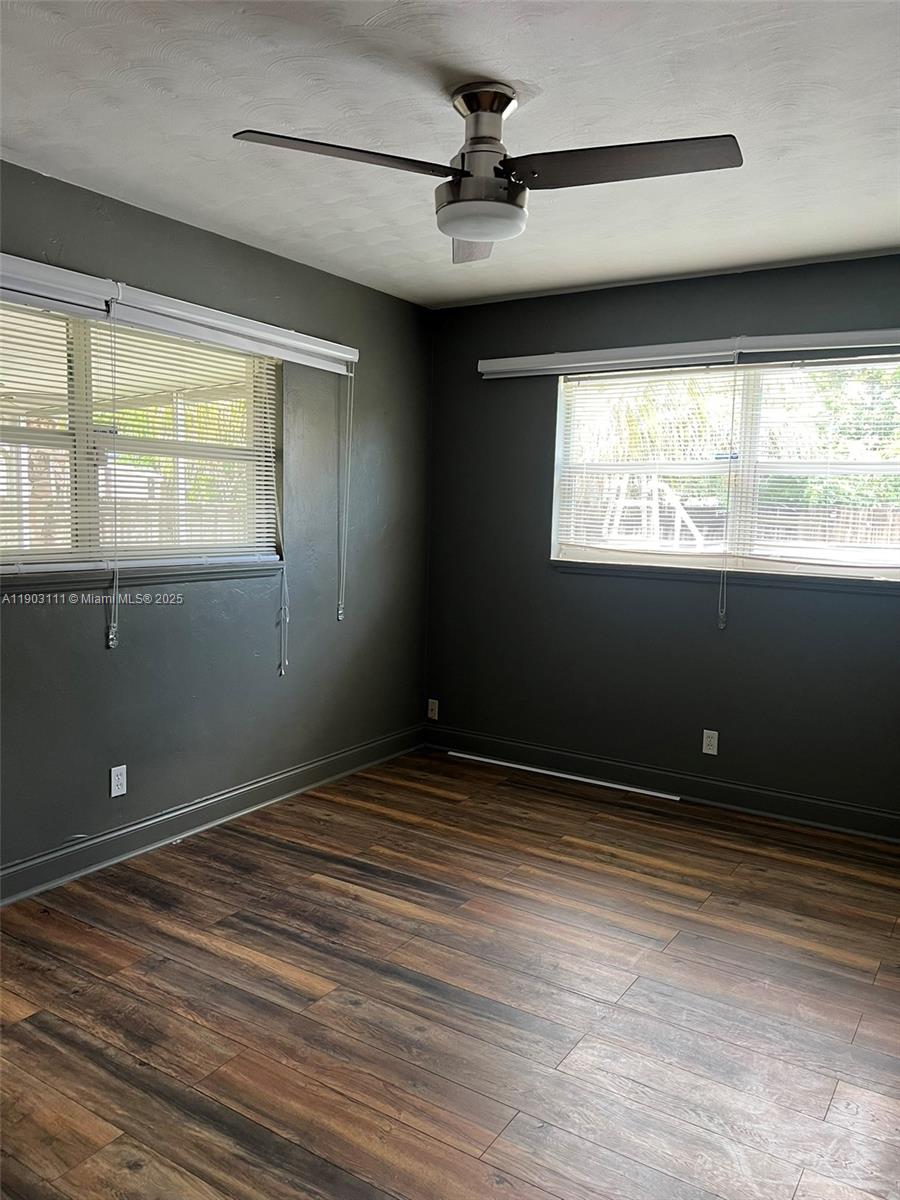 281 3 / 2 1140 sq. ft. $ 2025-10-27 0 Photo