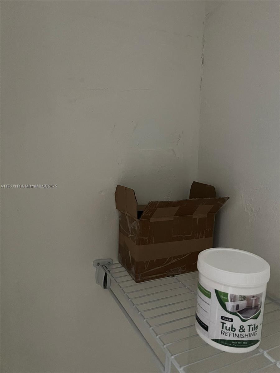 281 3 / 2 1140 sq. ft. $ 2025-10-27 0 Photo