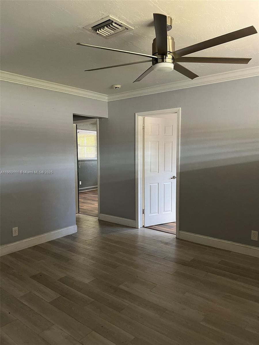 281 3 / 2 1140 sq. ft. $ 2025-10-27 0 Photo