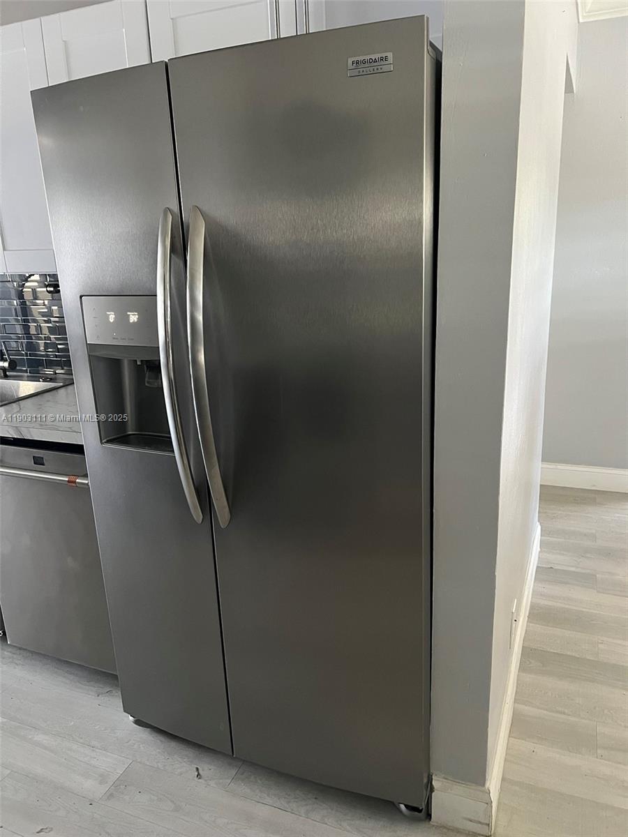 281 3 / 2 1140 sq. ft. $ 2025-10-27 0 Photo