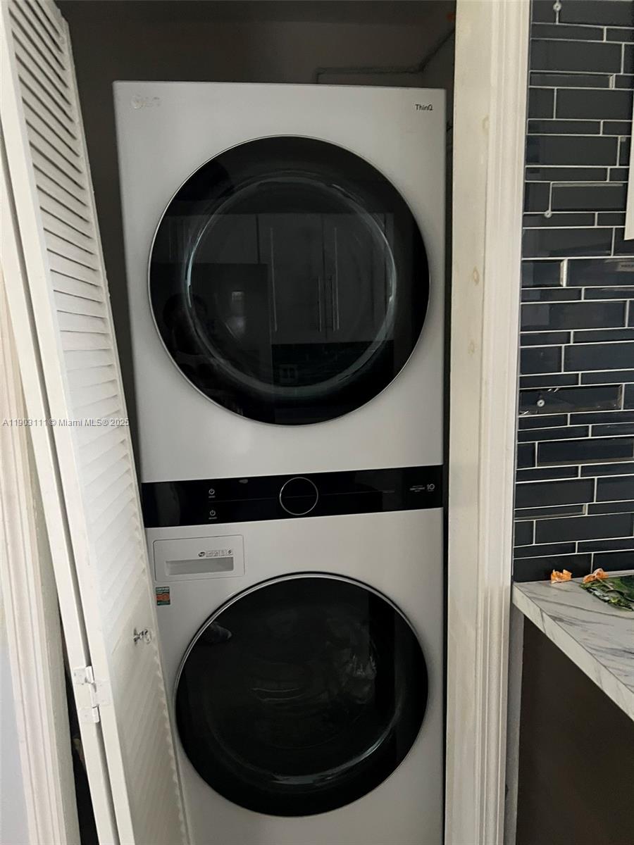 281 3 / 2 1140 sq. ft. $ 2025-10-27 0 Photo