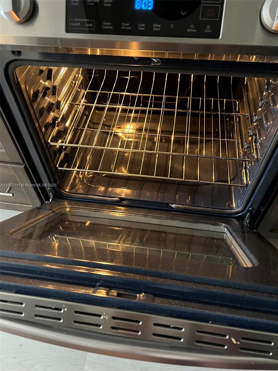 281 3 / 2 1140 sq. ft. $ 2025-10-27 0 Photo