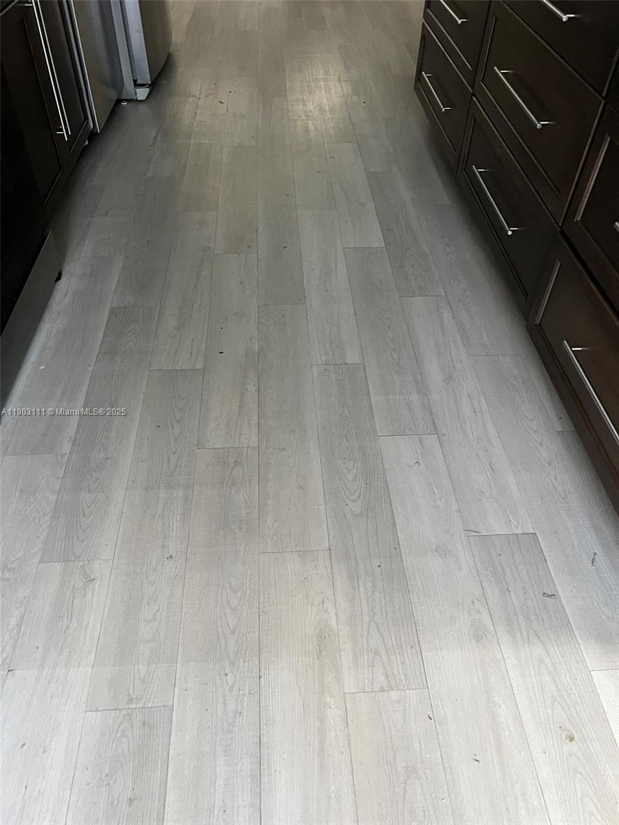 281 3 / 2 1140 sq. ft. $ 2025-10-27 0 Photo