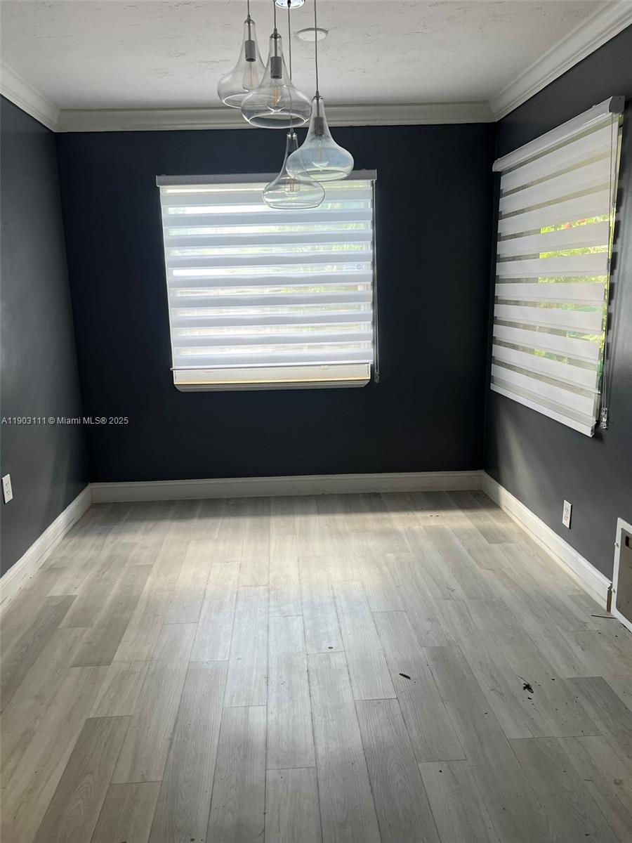 281 3 / 2 1140 sq. ft. $ 2025-10-27 0 Photo