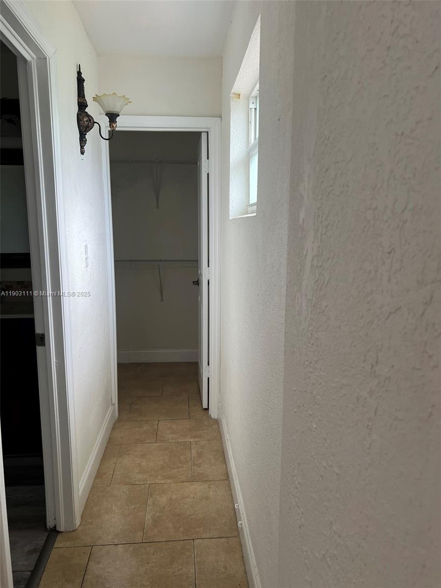 281 3 / 2 1140 sq. ft. $ 2025-10-27 0 Photo