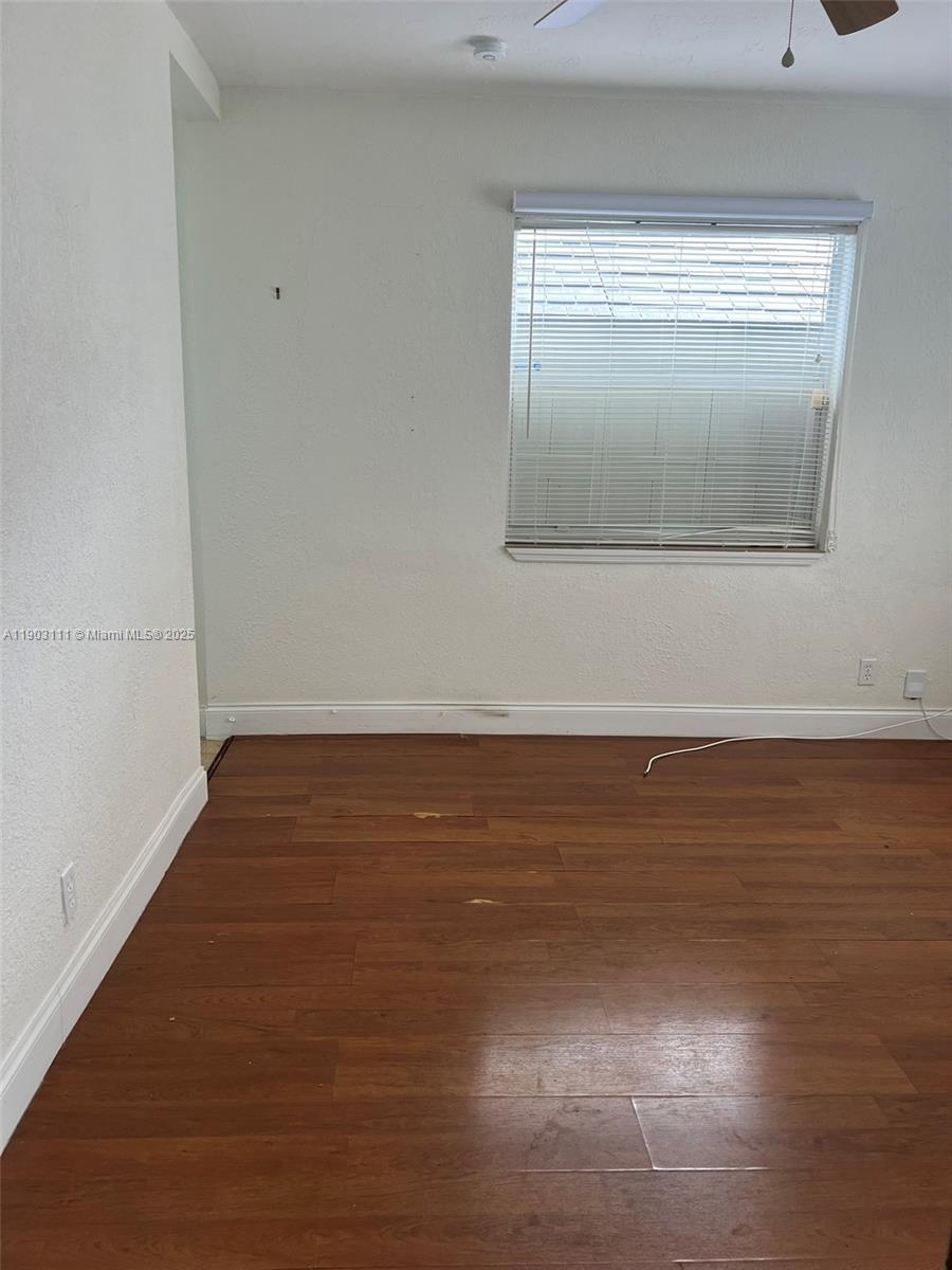 281 3 / 2 1140 sq. ft. $ 2025-10-27 0 Photo