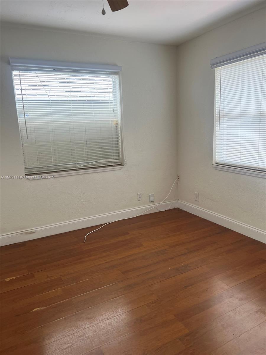 281 3 / 2 1140 sq. ft. $ 2025-10-27 0 Photo