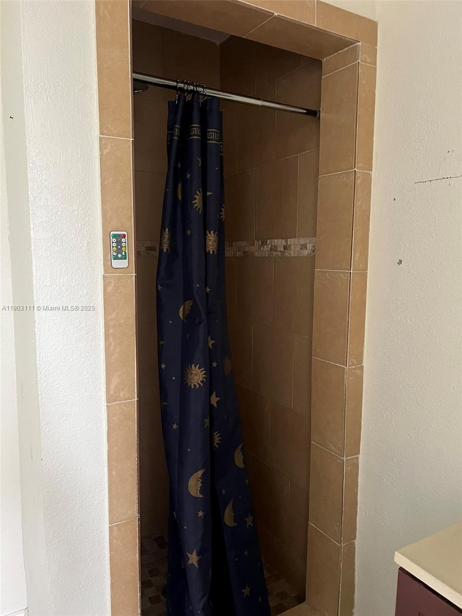 281 3 / 2 1140 sq. ft. $ 2025-10-27 0 Photo