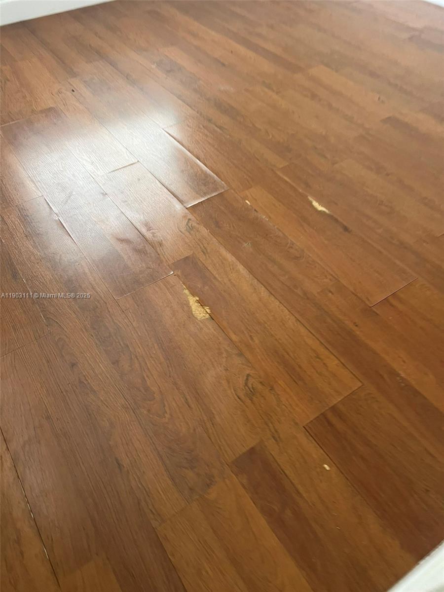 281 3 / 2 1140 sq. ft. $ 2025-10-27 0 Photo