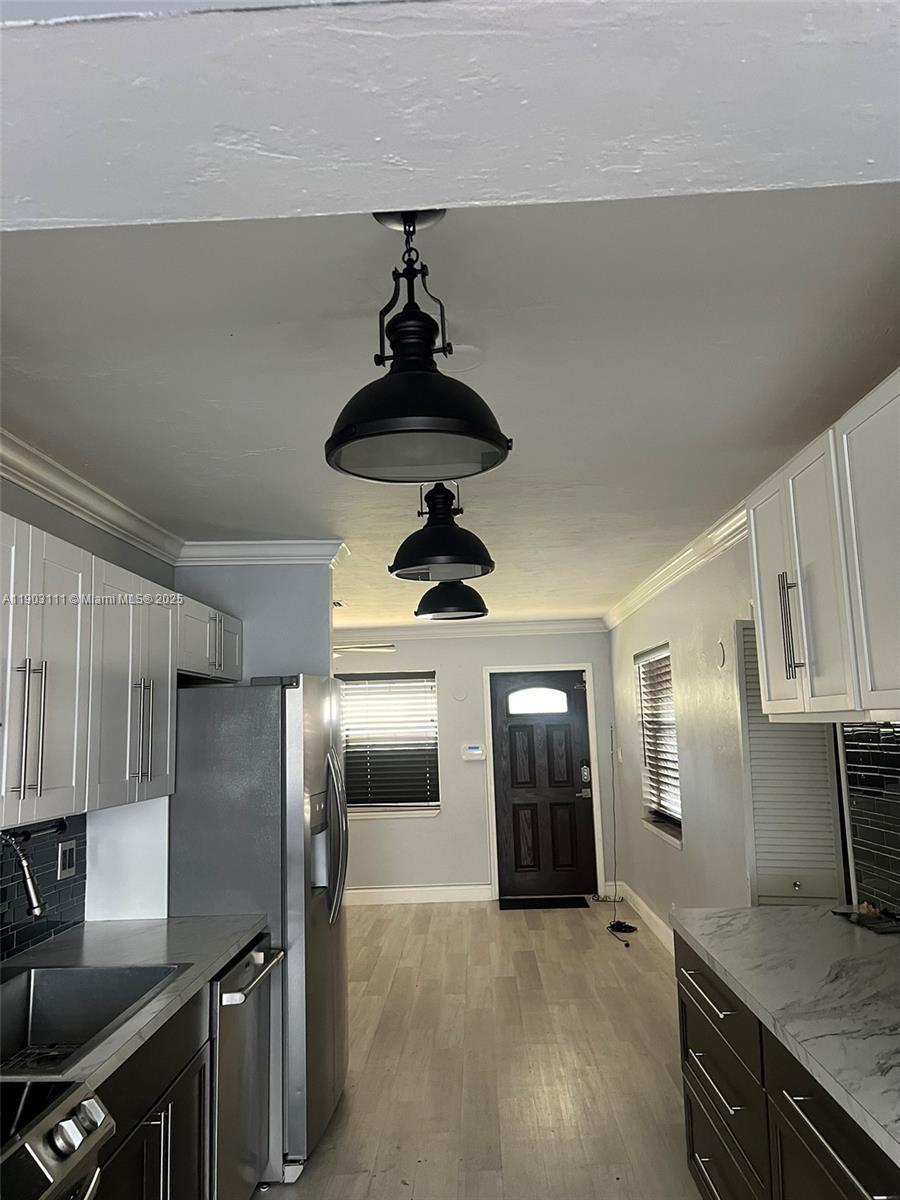 281 3 / 2 1140 sq. ft. $ 2025-10-27 0 Photo