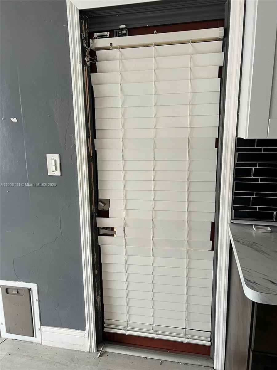 281 3 / 2 1140 sq. ft. $ 2025-10-27 0 Photo