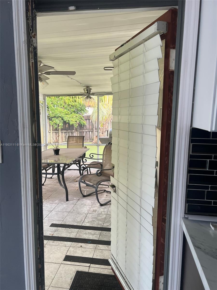 281 3 / 2 1140 sq. ft. $ 2025-10-27 0 Photo