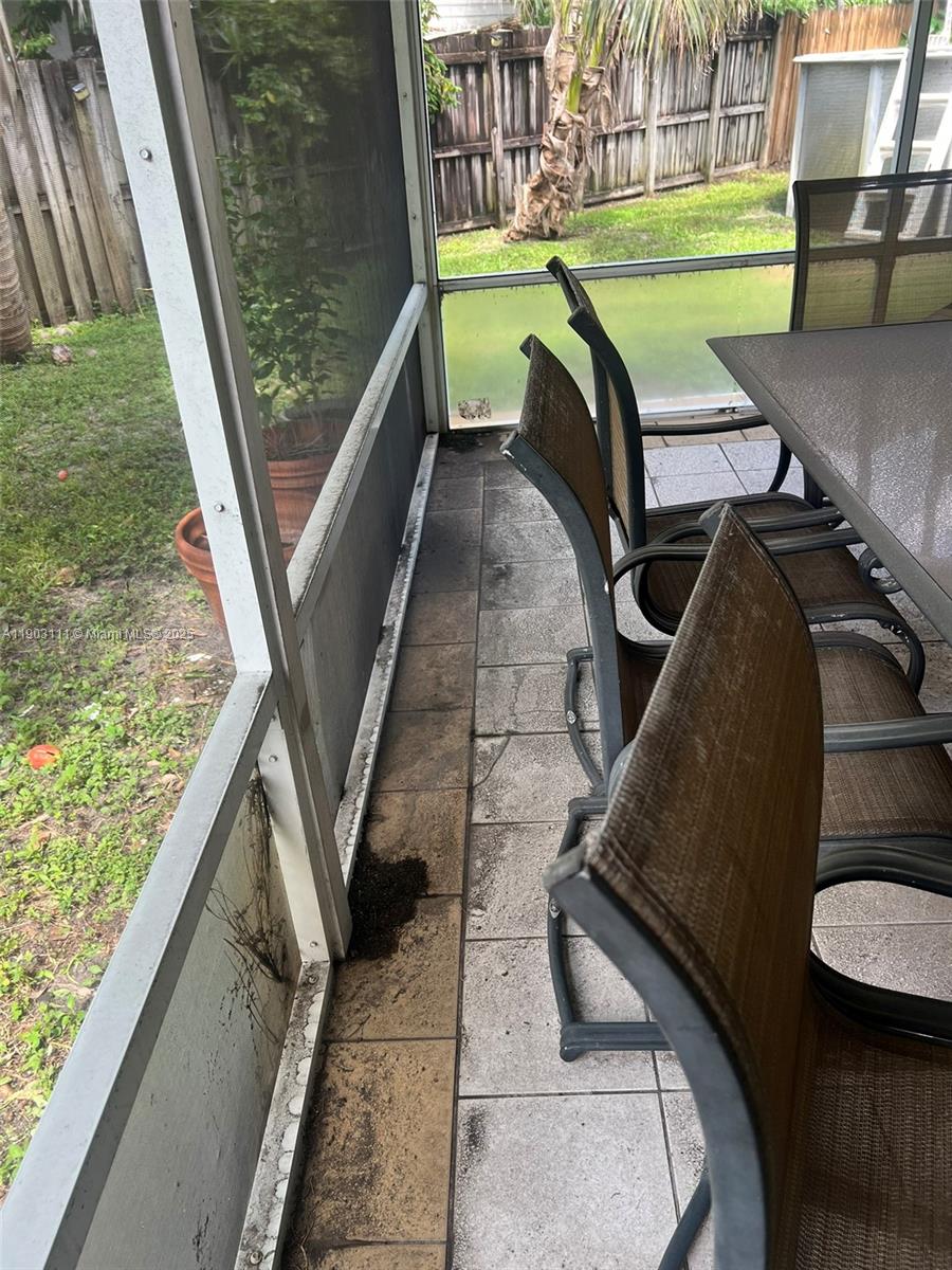 281 3 / 2 1140 sq. ft. $ 2025-10-27 0 Photo